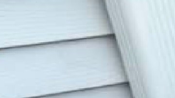 Ethan, es un niño con autismo de 8 años que utiliza su tableta para comunicarse con su familia y amistades. Foto Extraída de Facebook Amelia Galvez Cortez