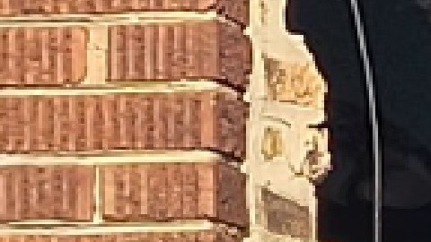 La explosión de gas que ocurrió en el 6651 sur de la avenida Claremont cerca de Marquette Road. Foto Cortesía página web RedFin