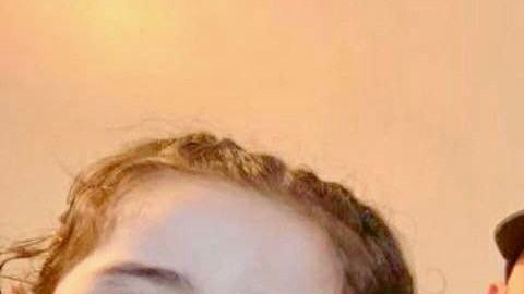 Jaime Botello, su esposa Mirella Gutiérrez y sus tres hijos, Leo de siete años, Danny de cinco años y Mía de cuatro años en su vivienda en Elgin. (Cortesía familia Gutiérrez)