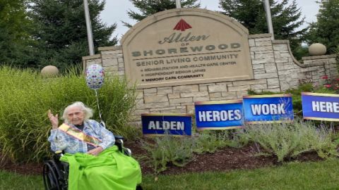 La cadena de asilo de ancianos Alden de Chicago y suburbios ha sido demandada por presuntamente poner en peligro a sus residentes por falta de personal en sus instalaciones. Foto extraída de Facebook The Alden Network