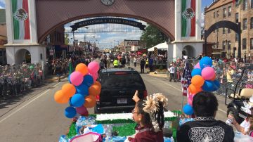 El tradicional desfile de Fiestas Patrias en la Calle 26 vuelve, tras dos años de suspensión a causa de la pandemia, a realizarse en La Villita este 11 de septiembre. (Irene Tostado / La Raza)