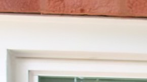 Las mexicanas Estela Nava (izq.) y Esmeralda Gutiérrez y la venezolana Mairim Fernández (der.) lanzaron Mujeres Brillantes, la primera cooperativa de limpieza en el sureste de Chicago.  (Cortesía Karina De la Cruz)