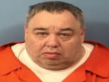 David Faust, de 52 años está acusado de cinco cargos de posesión de pornografía infantil. Cortesía Oficina del Alguacil del condado de DuPage