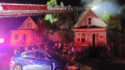 Según las autoridades, un hombre fue llevado al Advocate Trinity Hospital donde fue declarado muerto. Foto Cortesía Chicago Fire Media