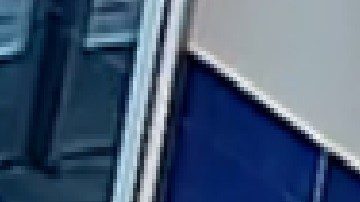 Antes del tiroteo, la policía dijo que el agresor vestía una gorra de béisbol, una máscara quirúrgica azul, una chaqueta gris con capucha, pantalones deportivos azules con dos rayas blancas y zapatos azules estilo Croc. Foto Departamento de Policía de Chicago