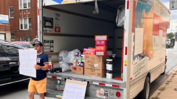 Voluntarios de la Casa del Empoderamiento colectan artículos de primera necesidad para la comunidad afectada por el huracán Ian.  Extraída de Facebook Cortesía La Casa del Empoderamiento