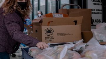 El Banco de Comida de Chicago ha distribuido 2.6 millones de dólares a los grupos comunitarios que se dedican a apoyar a los residentes más necesitados de la ciudad. Foto cortesía Greater Chicago Food Depository.