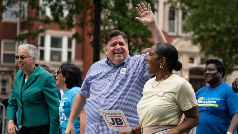 EL gobernador de Illinois JB Pritzker y la vicegobernadora Juliana Stratton, del Partido Demócrata, lograron la reelección en las elecciones del 8 de noviembre de 2022.