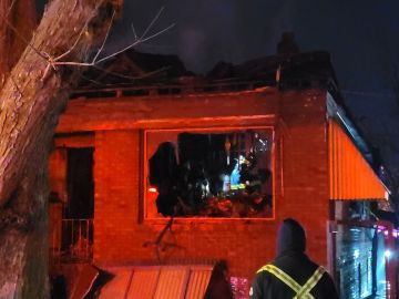 El voraz incendio ocurrió en la calle 72 y la avenida Wolcott, en el barrio de West Englewood al sur de Chicago. Foto Cortesía Chicago Fire Media