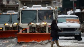 El Departamento de Calles y Saneamiento   desplegará 287 camiones esparcidores de sal en respuesta al sistema de clima invernal.