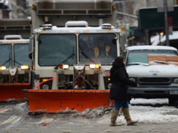 El Departamento de Calles y Saneamiento   desplegará 287 camiones esparcidores de sal en respuesta al sistema de clima invernal.
