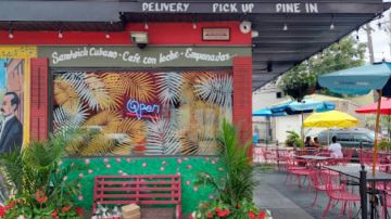 El Restaurante 90 Miles Cuban Café es uno de varios negocios latinos elegidos en esta nueva guía de Airbnb. Foto Google Maps.