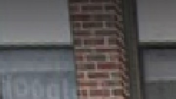 La investigación reveló que el hombre recibió un disparo en la ingle alrededor de las 4 pm en la Biblioteca Pública de Joliet. Foto Google Maps