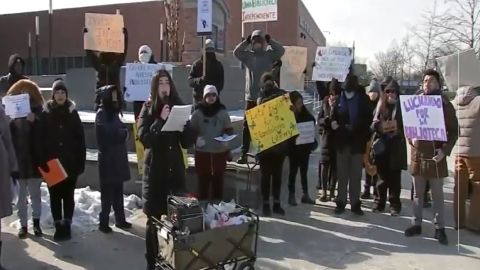 Vecinos de Back of the Yards quieren una biblioteca pública independiente en su vecindario. Foto captura ABC7 Chicago.