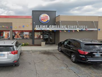 Dos ladrones roban dinero de un restaurante de comida rápida al suroeste de Chicago. Foto Google Maps.