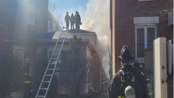 El incendio ocurrió en una casa ubicada en la cuadra 800 este 90 th Place en Chatham. Foto cortesía Chicago Fire Media