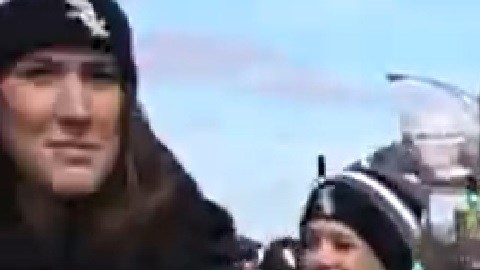 El teñido del río Chicago iniciará a las 10 am y una vez que termine, podrá asistir a uno de varios desfiles en la ciudad. Foto extraída de la página web SouthsideIrishparade