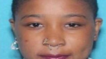 Tamia 'Mia' Johnson, de 18 años, mide 5 pies 1 pulgada, pesa 110 libras, tiene ojos color café, cabello negro, un tatuaje cerca de la oreja derecha y un piercing en la nariz. Foto Cortesía Departamento de Policía de Chicago