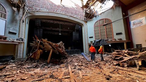 Un tornado EF-1 golpeó el Teatro Apollo durante un concierto, según las autoridades. Foto IEMA