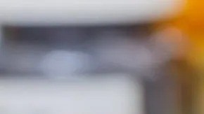 El alto costo de los medicamerntos y de la atención médica sume a muchas familias en deudas injustas.