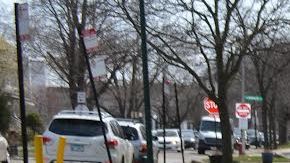 Mario Ruiz Jr. fue robado y baleado en las piernas por un sujeto en West Humboldt Park. (Belhú Sanabria / La Raza)