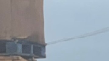 Los equipos de bomberos respondieron a un incendio en el que numerosas tarimas de madera estaban en llamas en un almacén en el barrio de La Villita. Foto Chicago Fire Media