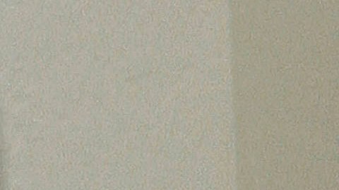 Una persona de la tercera edad recibe una vacuna.