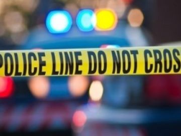 Una mujer no identificada fue hallada muerta en un callejón en el área de Austin.