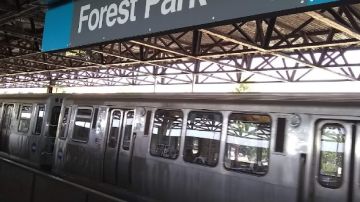 El servicio de la línea azul se reanudó con retrasos después de que un empleado de CTA hallará un paquete sospechoso en la estación de Forest Park.