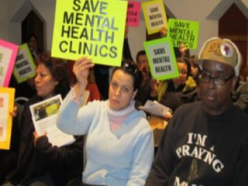 Las clínicas de salud mental fueron cerradas durante la administración del entonces alcalde de Chicago Rahm Emanuel en 2012.