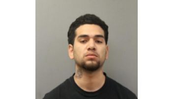 Juan Landeros fue arrestado en relación con un intento de robo de auto a una mujer en el área de North Mayfair. Foto Departamento de Policía de Chicago