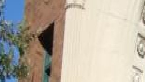 Para el alcalde de Chicago Brandon Johnson el trasladar a los migrantes de las estaciones de policía a refugios sigue siendo una prioridad.