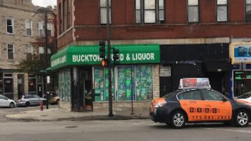 Un empleado de una licorería en Bucktown fue baleado dentro de Bucktown Food and Liquor en el 1950 N. Milwaukee Ave. Foto Google Maps