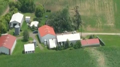 Para determinar qué tan fuertes fueron esas tormentas, el Servicio Meteorológico Nacional envió, el jueves, equipos para inspeccionar los daños en Elgin. Foto CBS2 Chicago