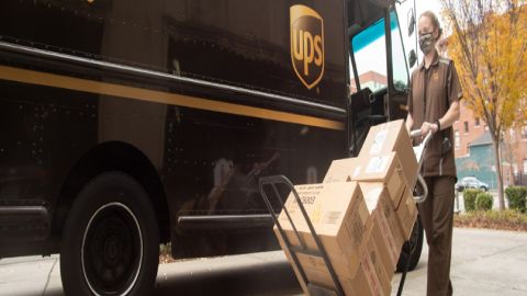 Trabajadores del sindicato de UPS planean irse a huelga el próximo mes por mejores salarios y condiciones de trabajo. Foto captura página web UPS