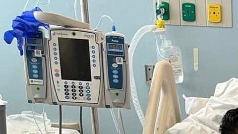 Alexis Tejas, de 19 años, permanece en estado cuadripléjico en el Hospital Stroger de Chicago. (Foto cortesía familia Honorato)