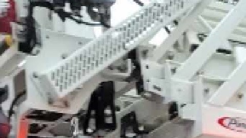 El fuego ardía  en un edificio de gran altura en el barrio de Lakeview. Foto Lakeview Fire Department