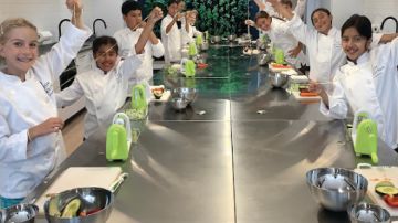 Little Kitchen Academy es una escuela de cocina inspirada en Montessori para estudiantes de 3 a 18 años.