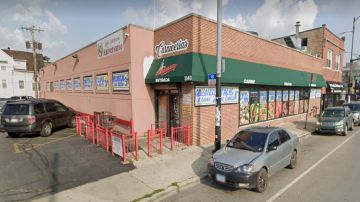 El origen del brote es una taquería que opera dentro del supermercado mexicano Carnicería Guanajuato, en el área de Avondale de Chicago. Foto Google Maps