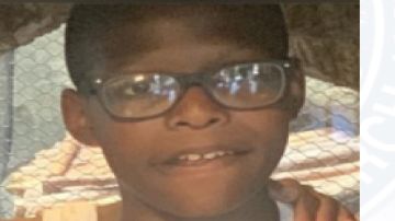 Kaden Fox, de 12 años, es autista, sufre de esquizofrenia, fue visto por última vez en el vecindario de Austin de Chicago. Foto Departamento de Policía de Chicago