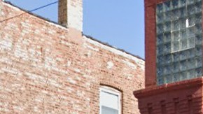 La Librería Girón en la calle 21, en Pilsen, que sigue abierta consolidando el negocio de librería y distribuidora de libros.