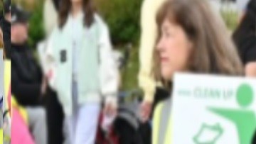 Los organizadores establecieron un nuevo récord de recolección, en abril, al recoger alrededor de 5,500 libras de basura. Foto extraída del Facebook Clean Up, Give Back