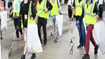 Los organizadores establecieron un nuevo récord de recolección, en abril, al recoger alrededor de 5,500 libras de basura. Foto extraída del Facebook Clean Up, Give Back
