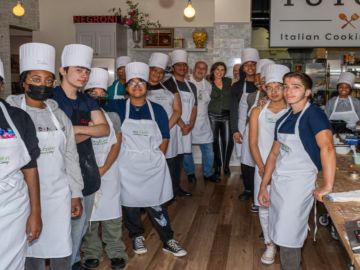 La Fundación para las Artes Culinarias se enfoca en brindar becas y capacitación a estudiantes de comunidades desatendidas. Foto extraída de Facebook Foundation for Culinary