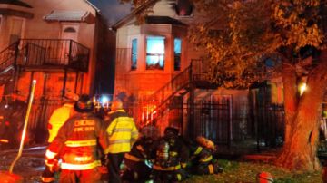 El incendio tuvo lugar en un edificio de tres departamentos alrededor de las 8 pm, en la cuadra 3200 W. 38 th Place. CFD