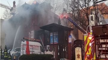 El incendio se produjo en una mansión de dos pisos y medio en el 5356 N. Sheridan Road. En el barrio de Edgewater. Foto cortesía CFM