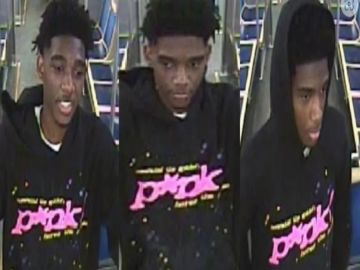 El sospechoso es descrito como un hombre afroamericano, entre 18 y 22 años. Vestía una sudadera con capucha negra con letras de color rosa en el pecho, llevaba pantalones negros y zapatos deportivos blancos. Foto captura Fox 32 Chicago