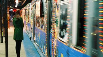 Esta tradición comenzó con el tren de la línea azul de la CTA en 2001. Foto captura de la web de la CTA