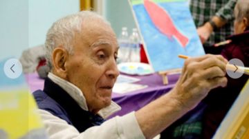 ‘La Brocha’ como se llama la organización sin fines de lucro, ofrece talleres de arte para personas de la tercera edad en barrios de La Villita y Pilsen en Chicago. Foto extraída de Facebook ‘La Brocha’