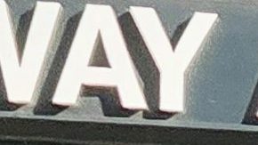 Jorge Sifontes, frente a la casa del Broadway Armory Park en Edgewater. (Belhú Sanabria / La Raza)